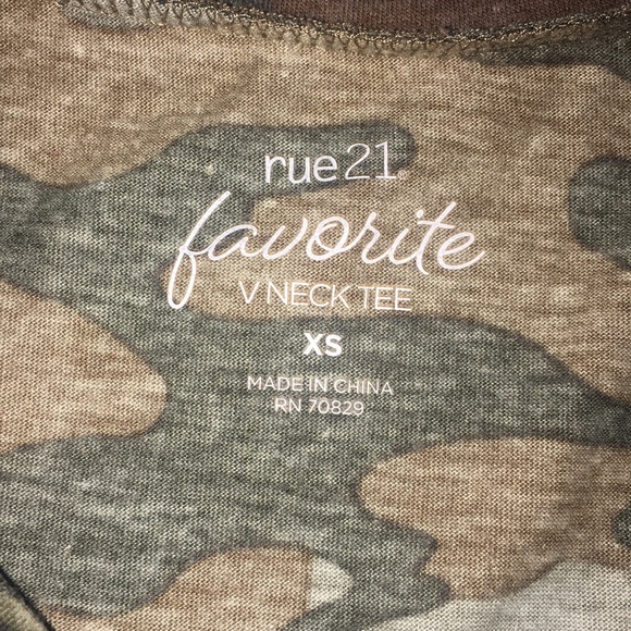 📍📍Camo V neck📍📍 - Picture 2 of 2